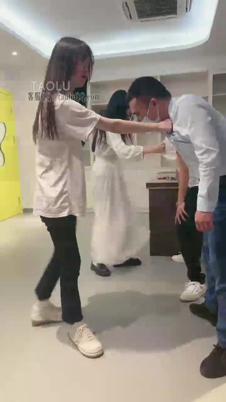 套路狗哥 素人实习女生惩罚猥琐男员工