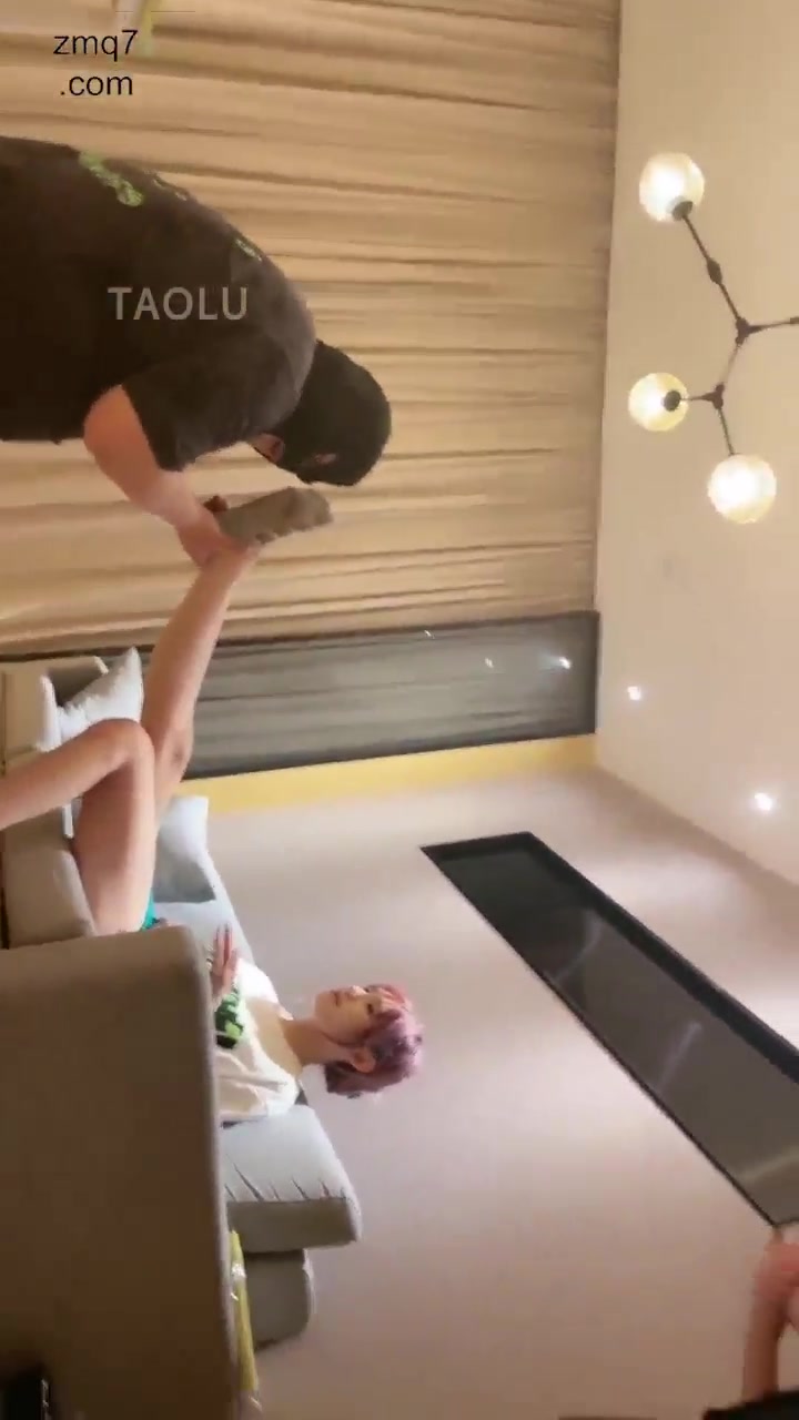禾HE 双模特女王毒打