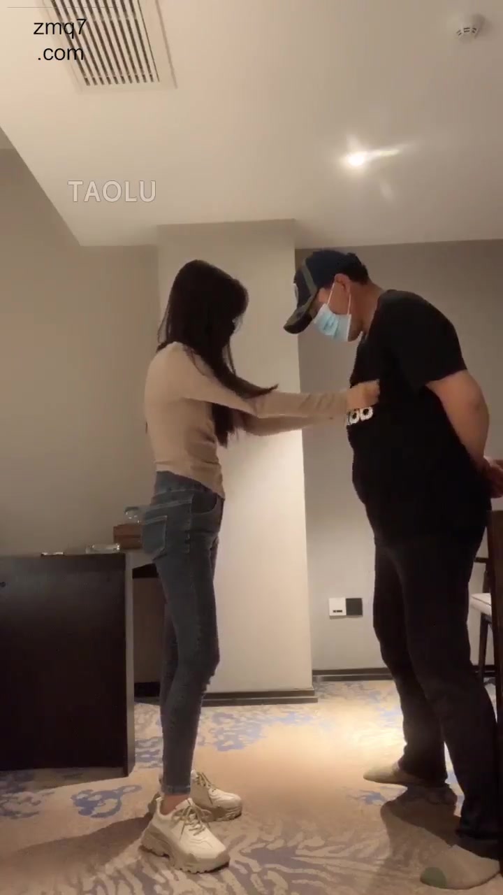 优lios 脚奴上课 宾馆踢裆