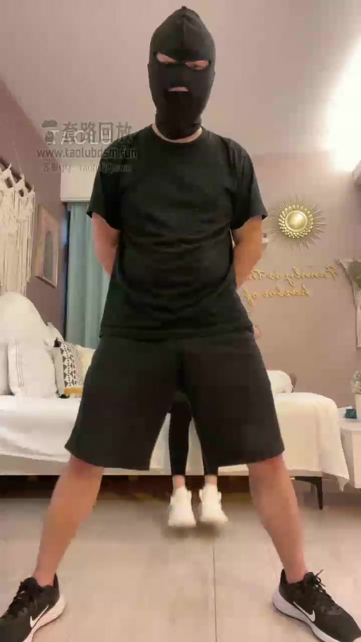 乔皙 无停歇踢裆 踢的一身汗 挑战600下成功