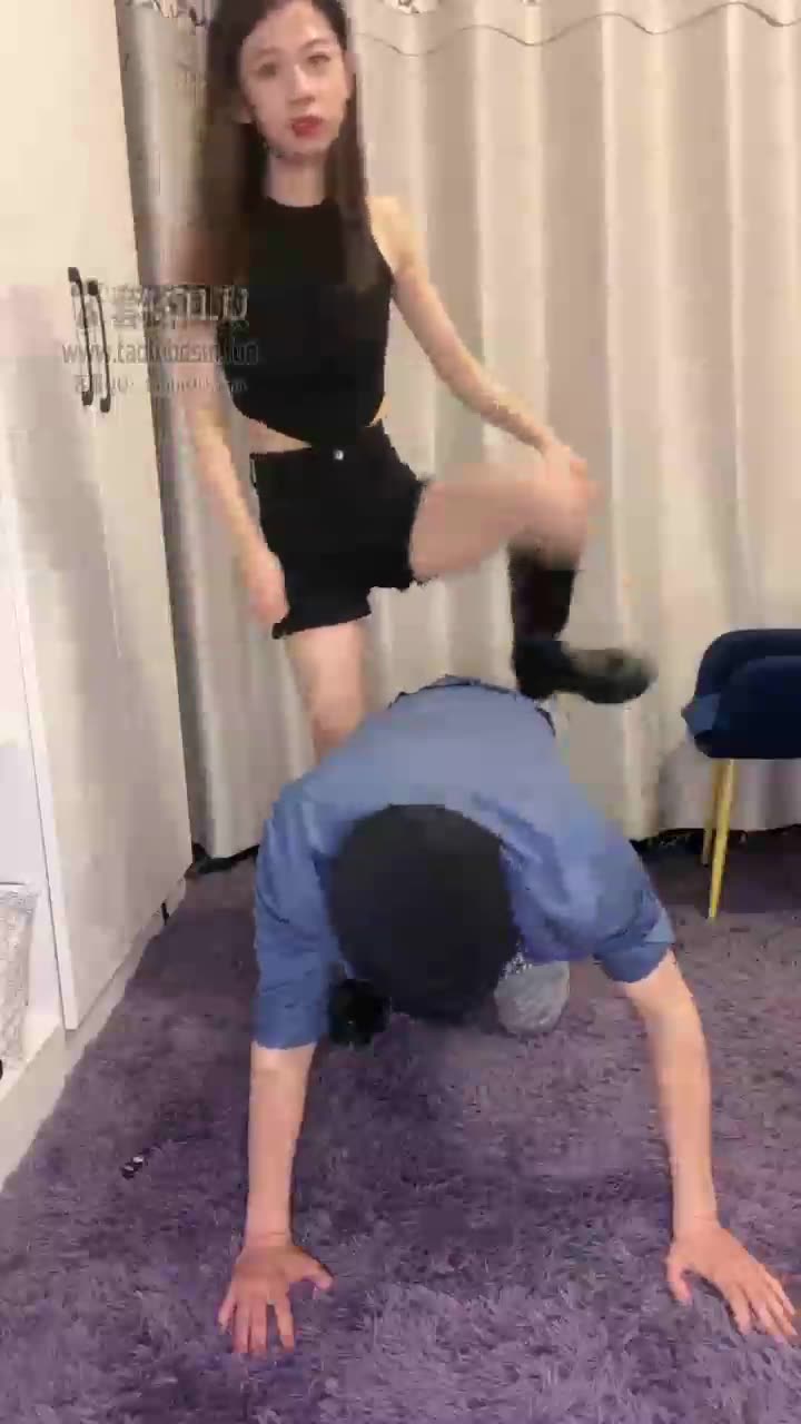 樱木花椒 全体重踩脸 跳踩 碾踩狗舌头 口水 手脚耳光 最后裸足踩舌头