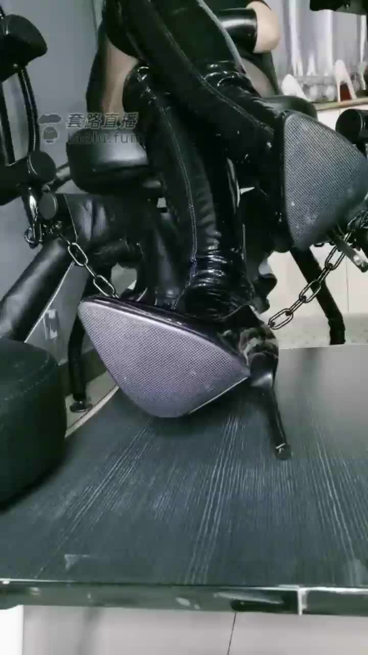 魅大大 皮靴 第一视角 踩踏