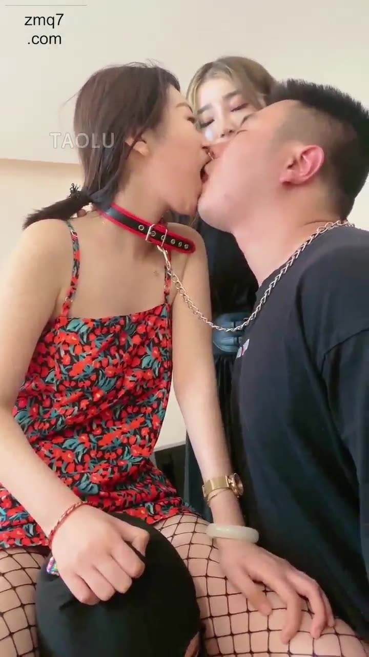 领主老大 双女王舌吻 玩贱奴