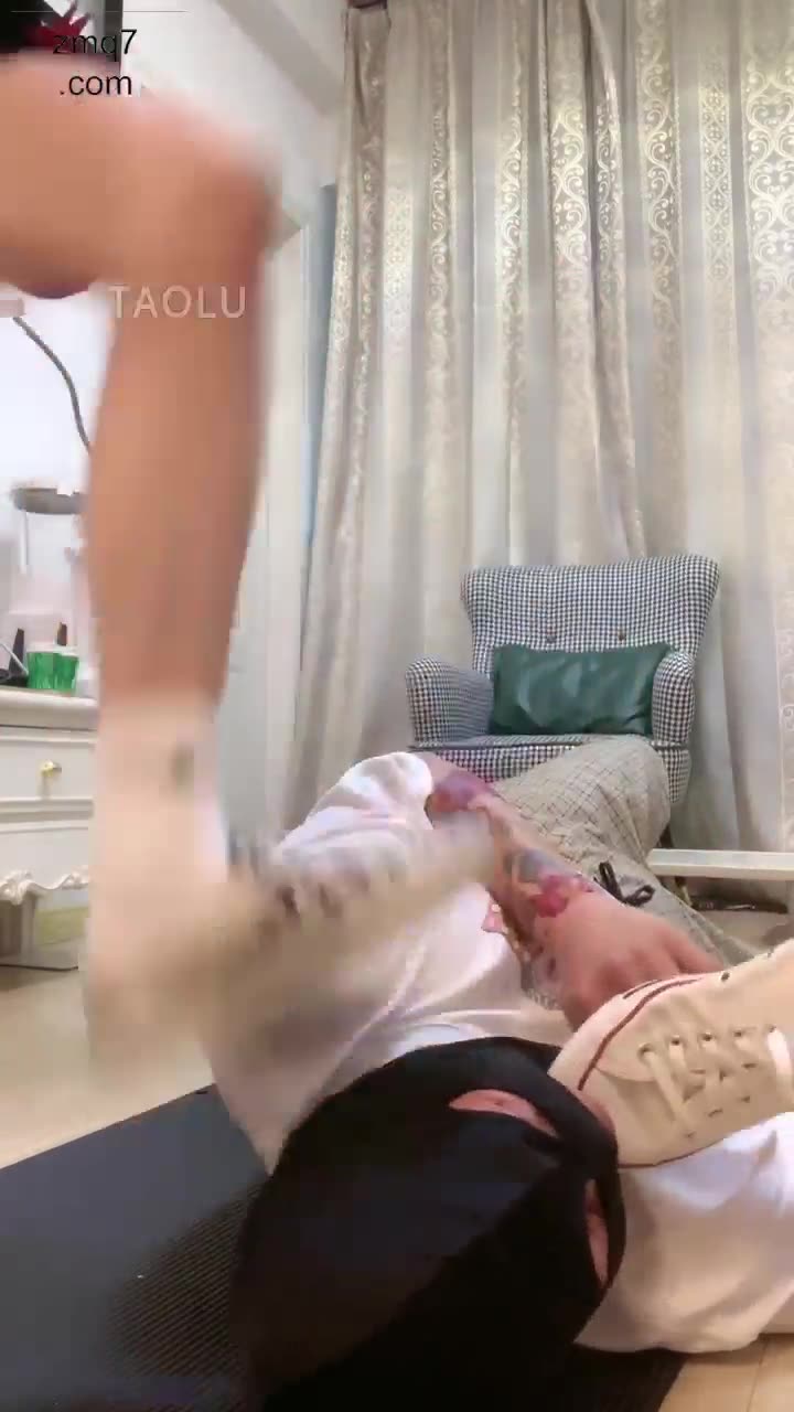 暴力美学 棋盘葛藤空跳纹身奴