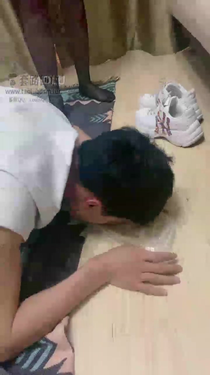 灵猫 快乐深喉 喂食 踩踏