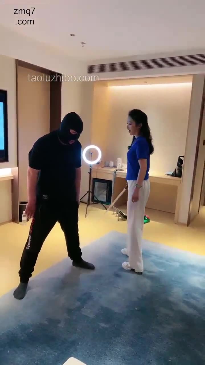 鑫儿 好哥们 为了讨好主人反目成仇