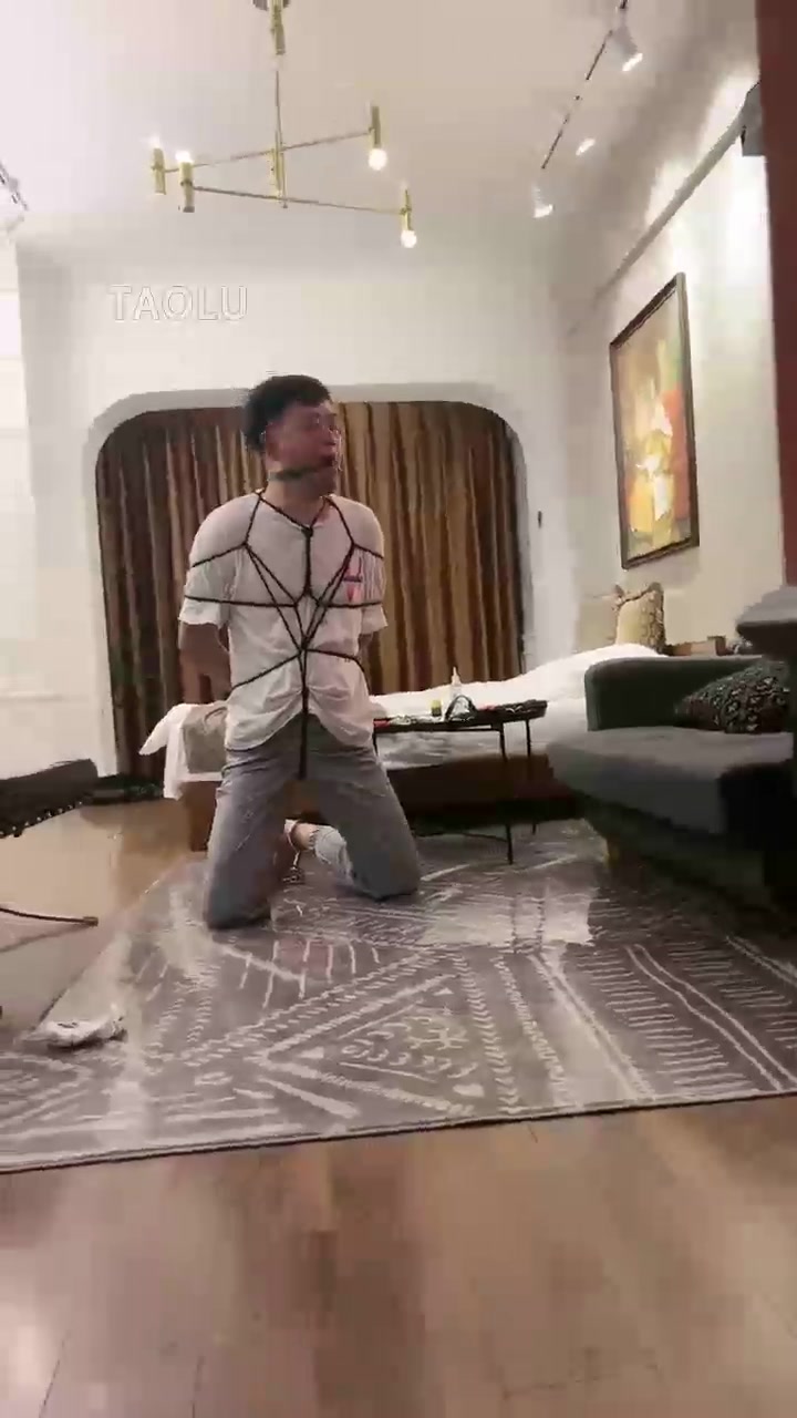 妍主大大 各种工具调教 你敢尝试吗 鞭打 踩踏 圣水