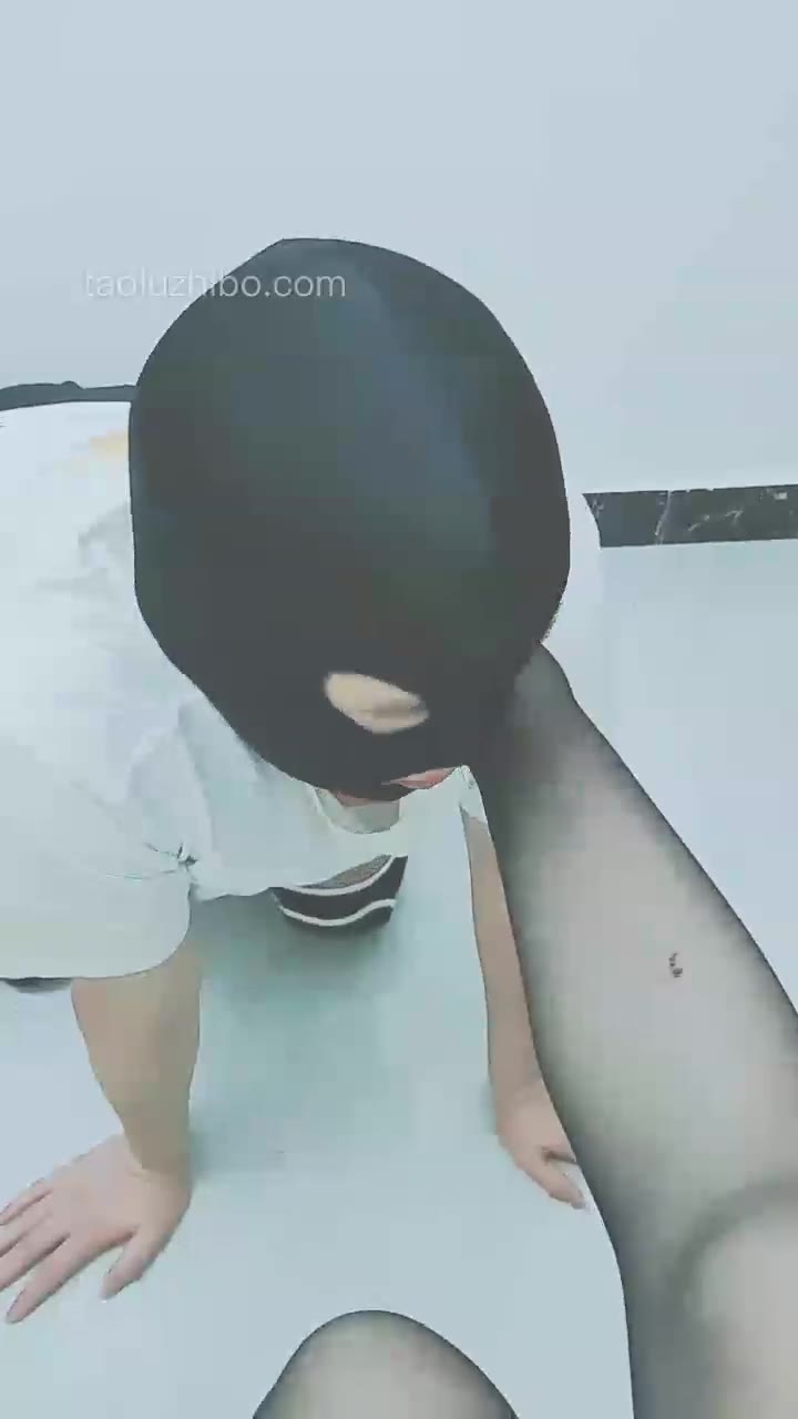 你的苏可儿 调教私奴 清理鞋底 舔脚