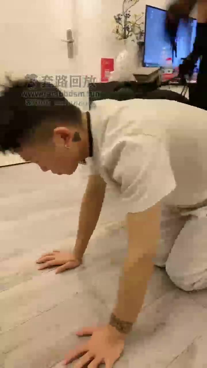 YJ月玖儿 调教闺蜜和男M