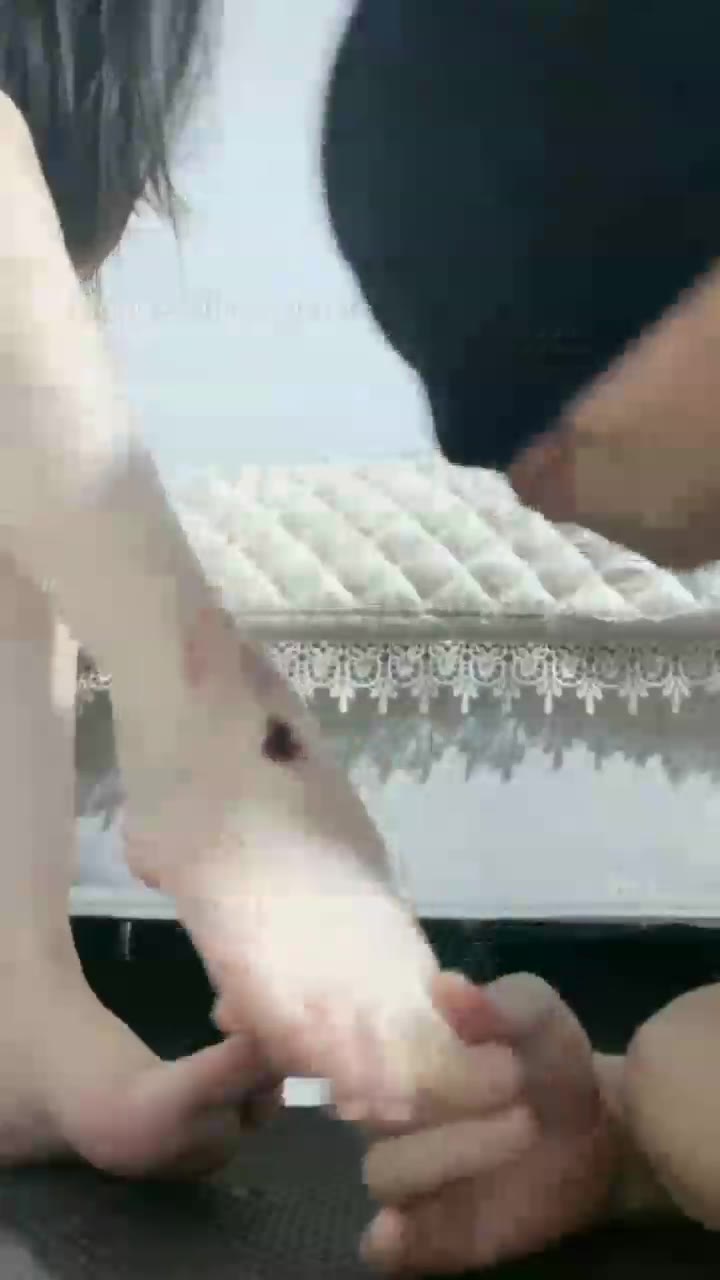 鸾月小主 日常调教 电击 舔脚