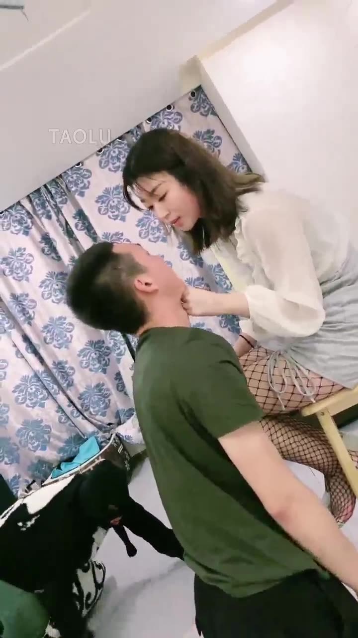 领主老大 玩女奴 舌吻 深喉