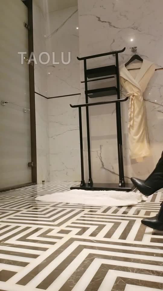 小拽 三女王踢裆