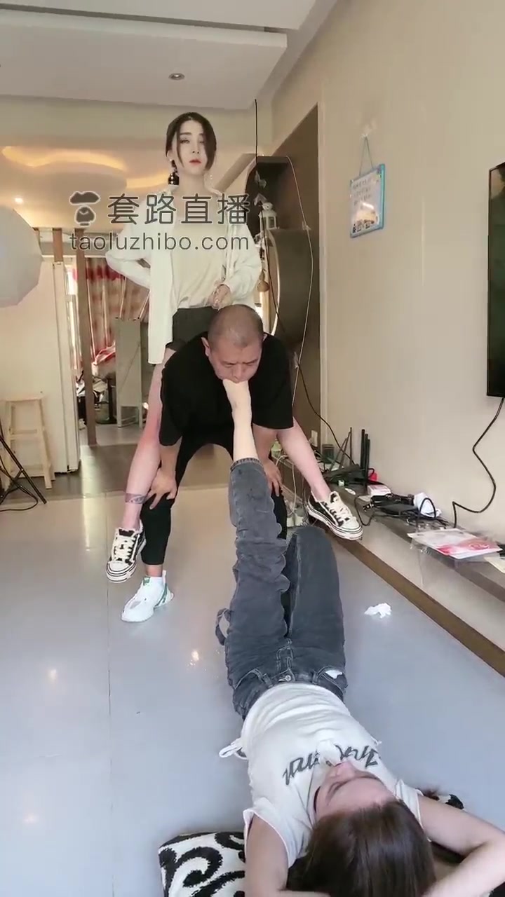 领主老大 脚深喉的最花式