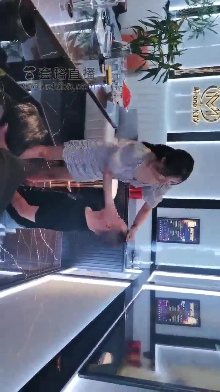 药神 突发情况 服务员乱入KTV 纯发泄