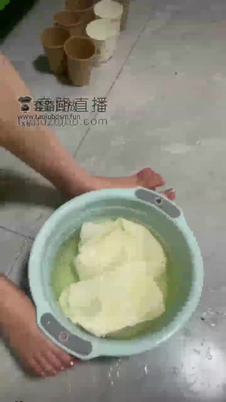 逗逗 调教 大量圣水 呕吐物 浸泡丝袜