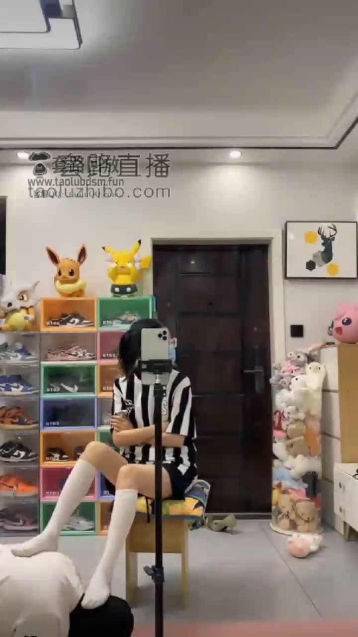 杭州小月神 长白袜玩狗 喝洗脚水