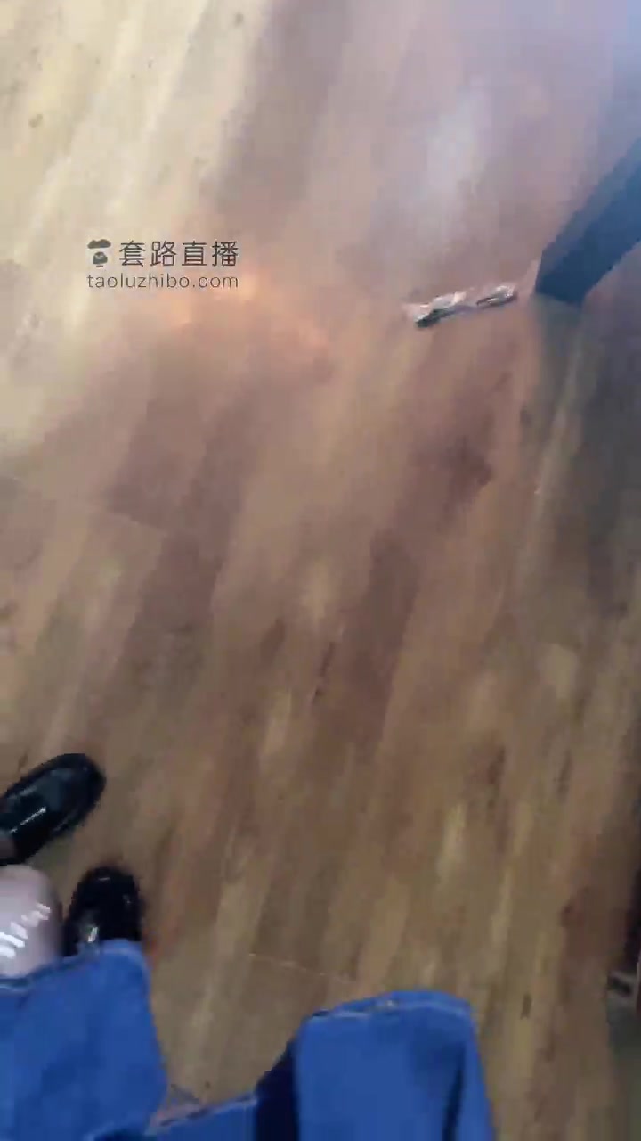 月影儿 两个女王 玩弄家中的宠物狗