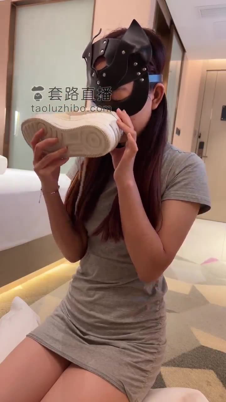 橘子没熟 开发女仆店素人小姐姐