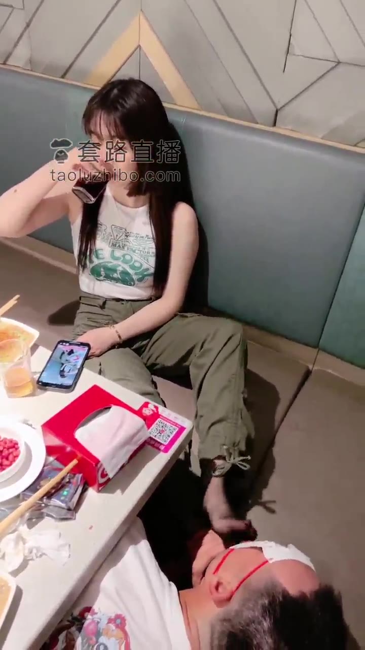 风吟 户外公开调教 海底捞火锅店伺候饭局
