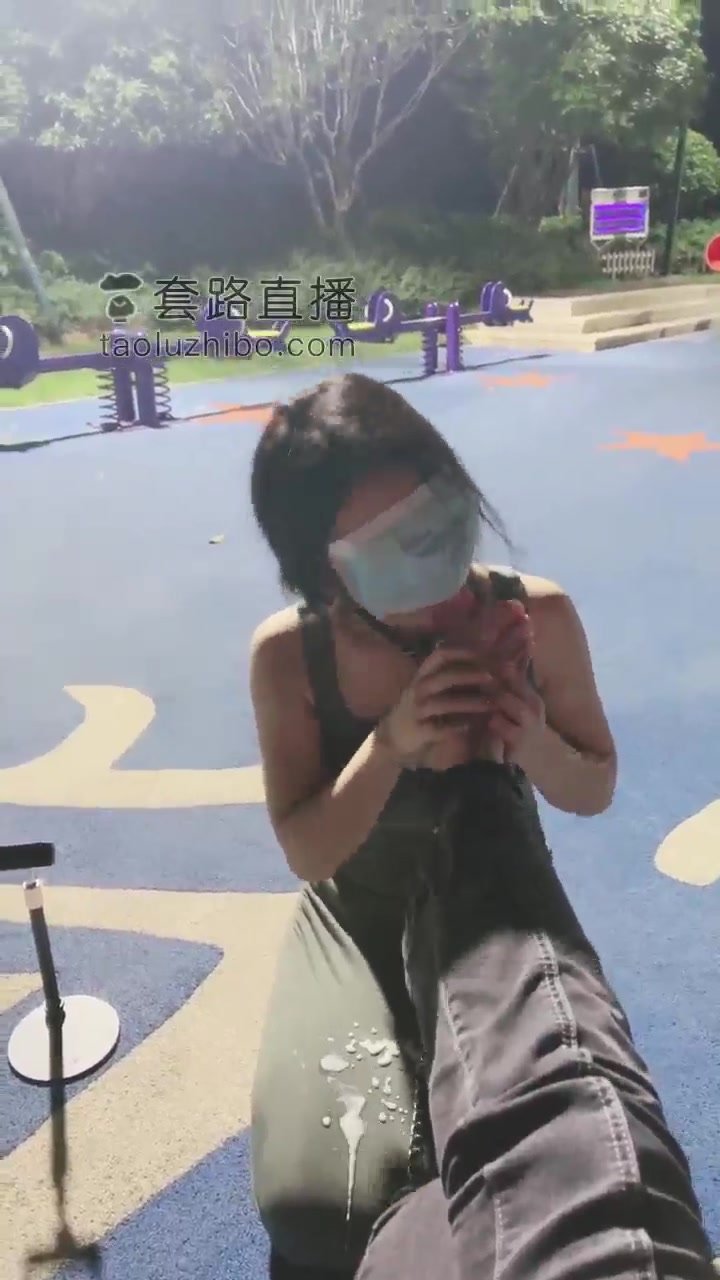 貂蝉 首次带我的小乖母狗体验户外调教