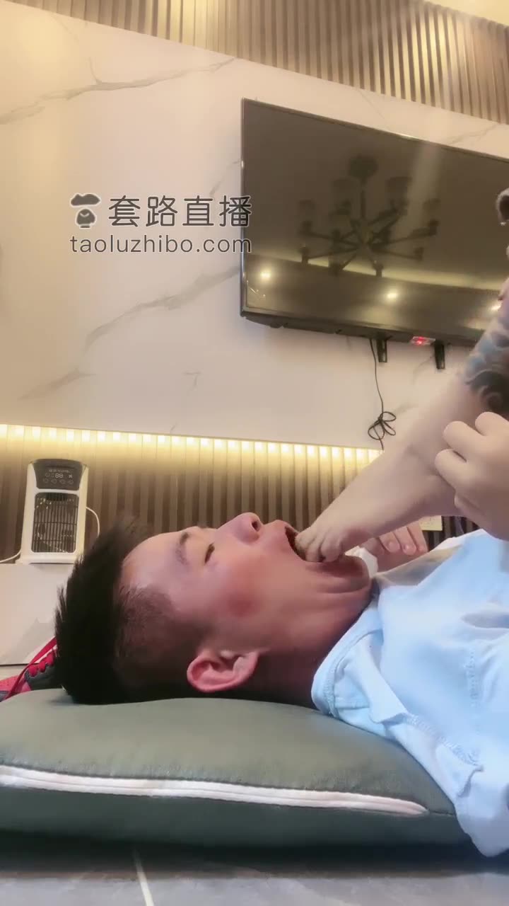 初见 AJ牛仔 玩脚奴