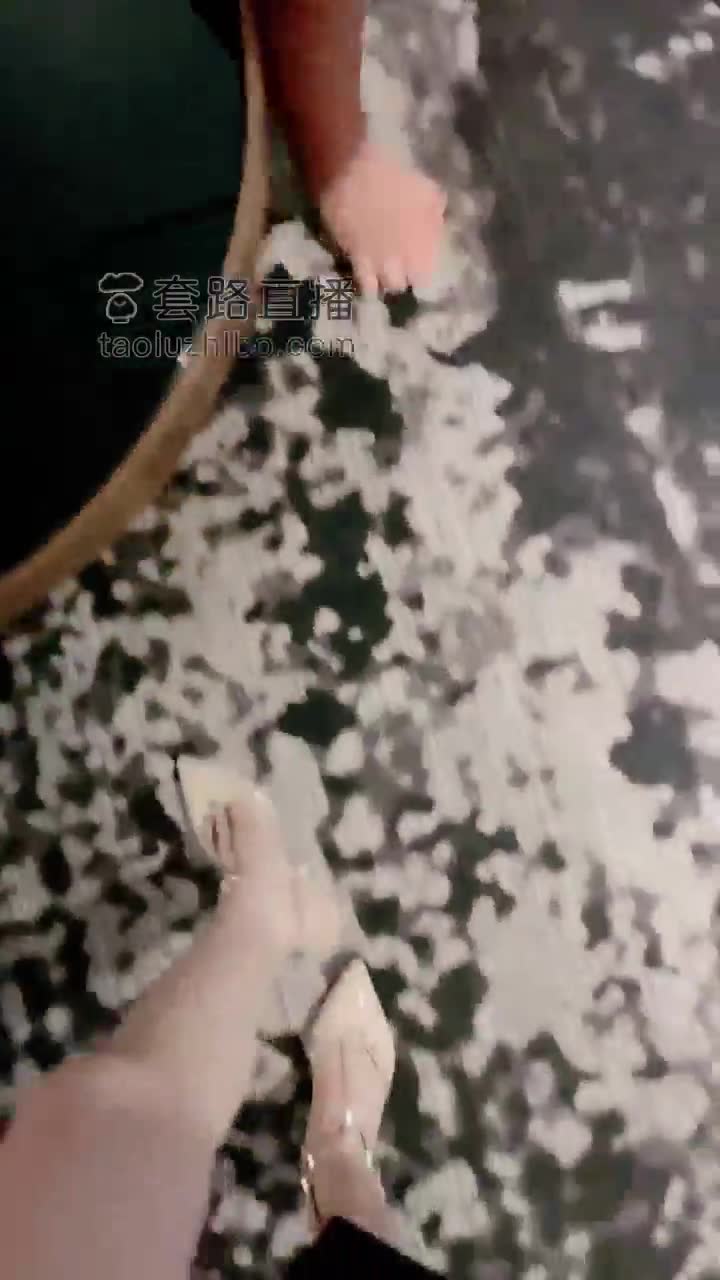 别吵 酒店内调教 路人清理鞋底