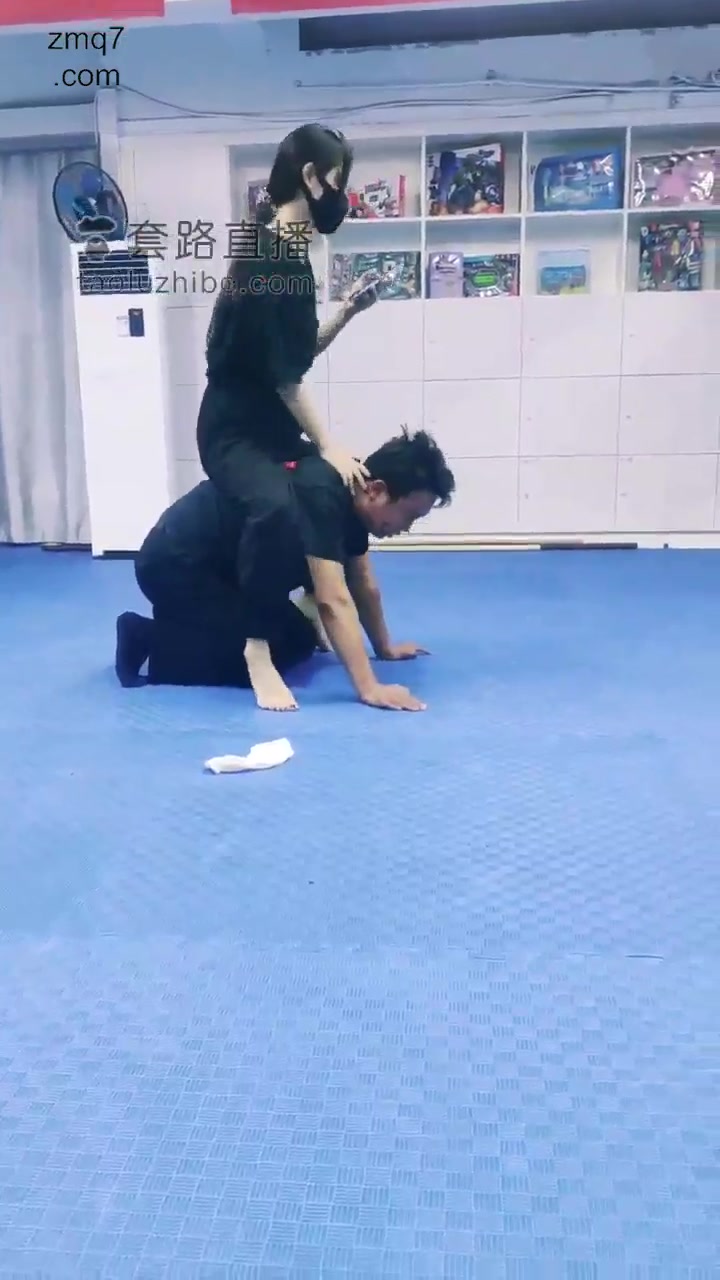 小贱MT 被虐哭了