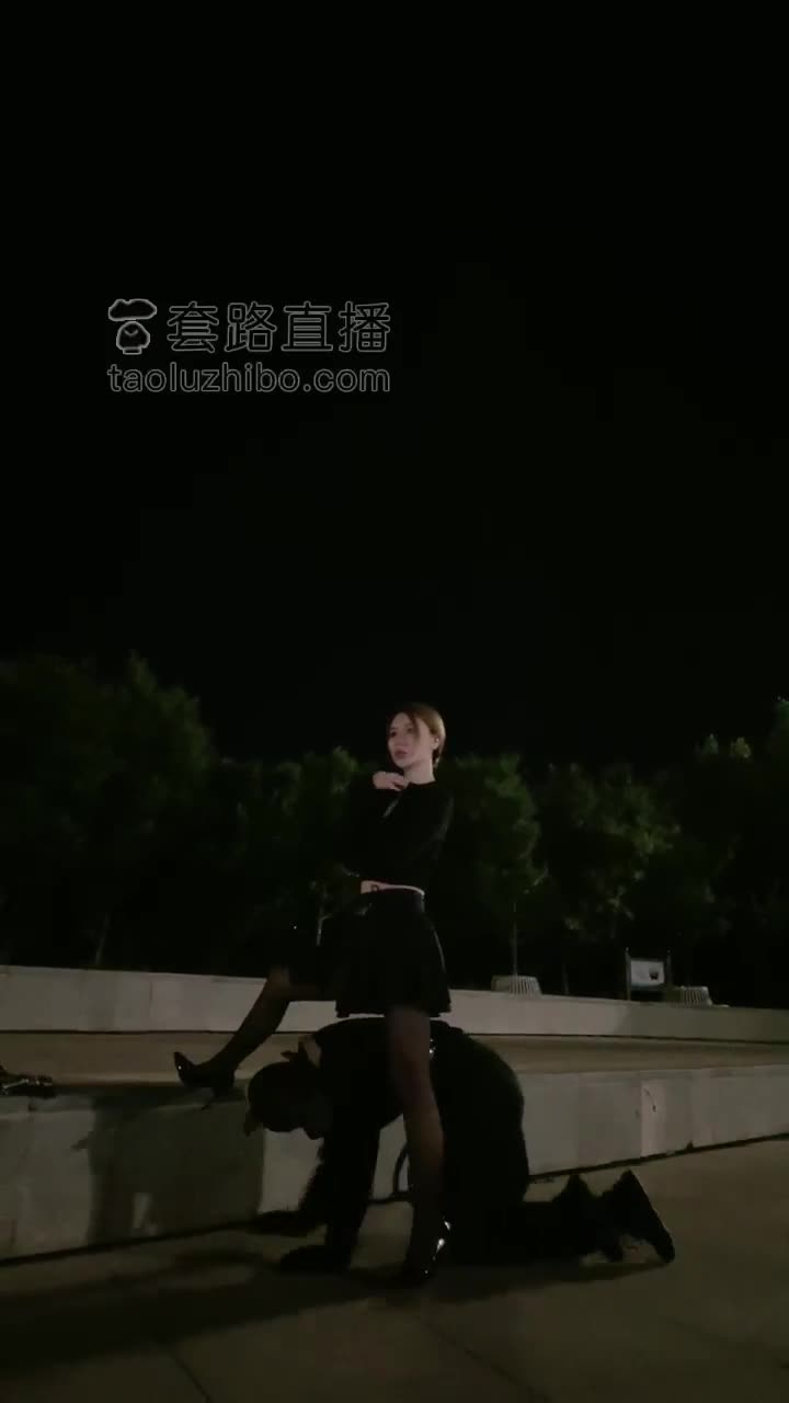 妮可 黑丝高跟 骑马