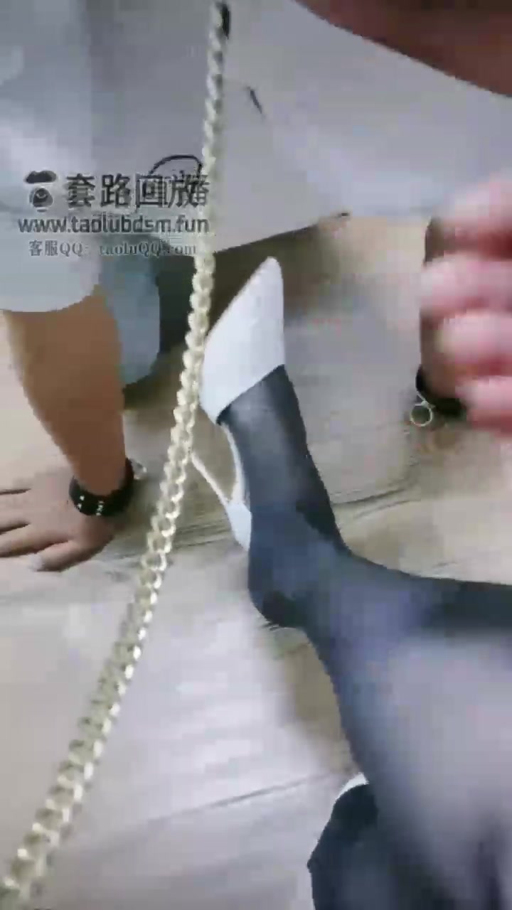 浮华 剧情 继母的诱惑 偷闻后妈的脚 被惩罚