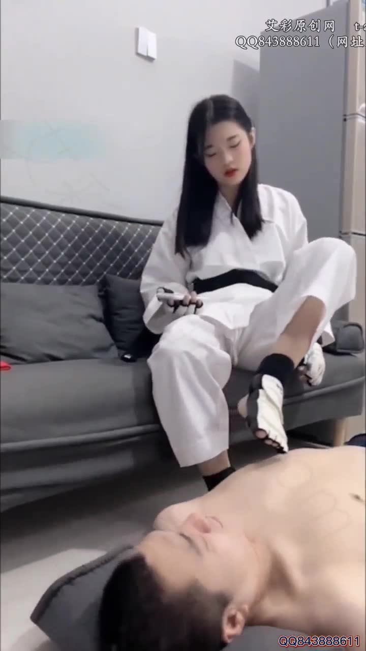 董小姐 混血美女高中生 道服强制舔脚 脚耳光干废贱M