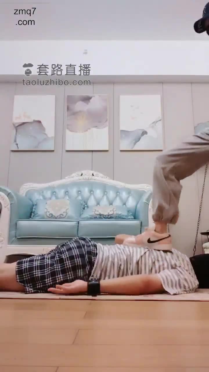 美娜 重度耳光加踢裆