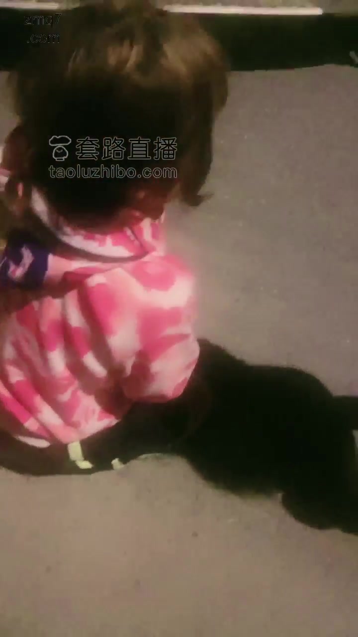 洪兴十三妹 户外调教 母狗在午夜的街头很放得开