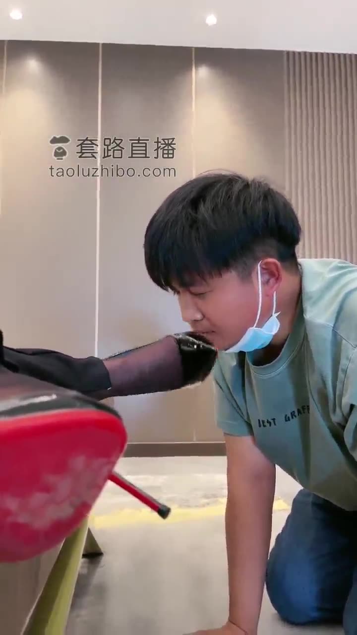 妮可 剧情 霸道女总裁 掰弯员工