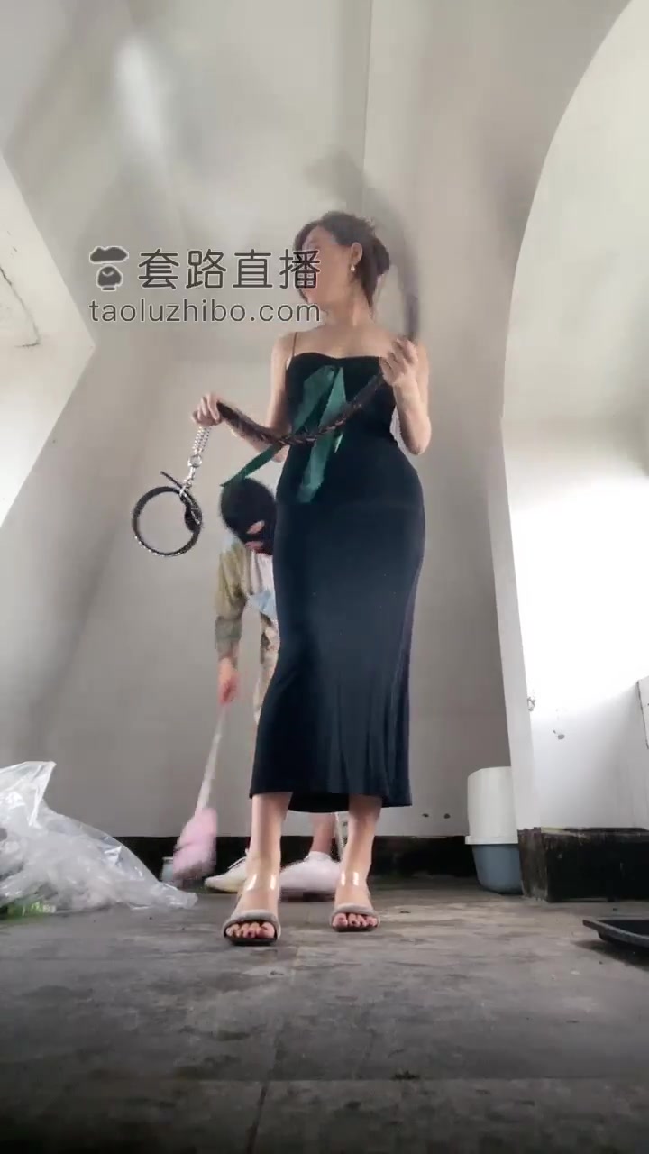 打眼李嘉欣 女王狠揍一个190的笨熊 1
