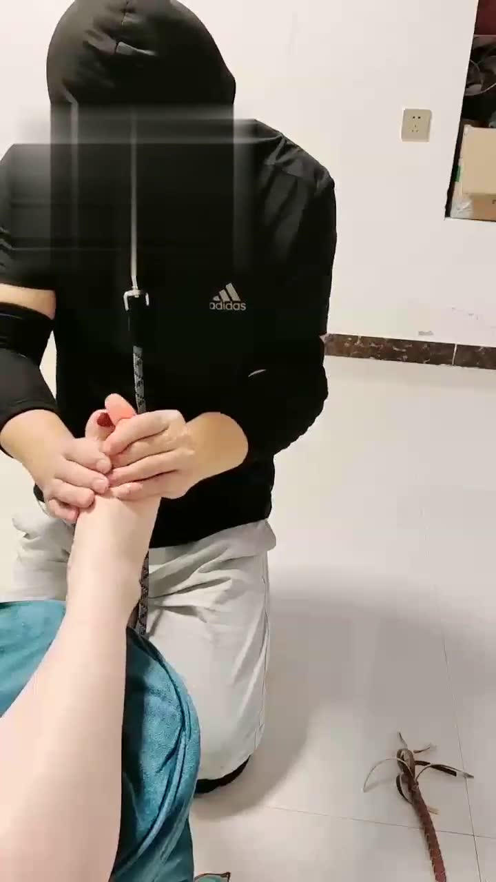 郑州女神 喝洗脚水