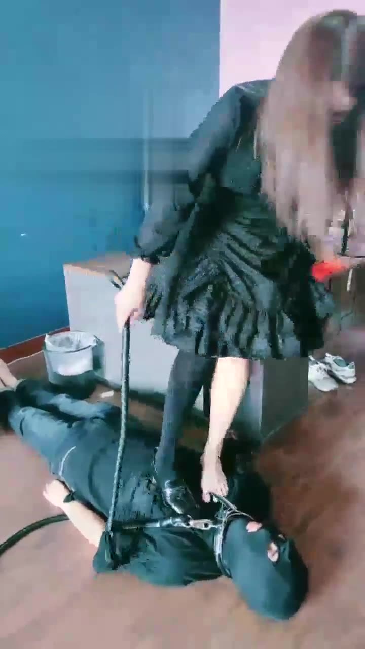 褒姒小主 办公室狂虐废物员工