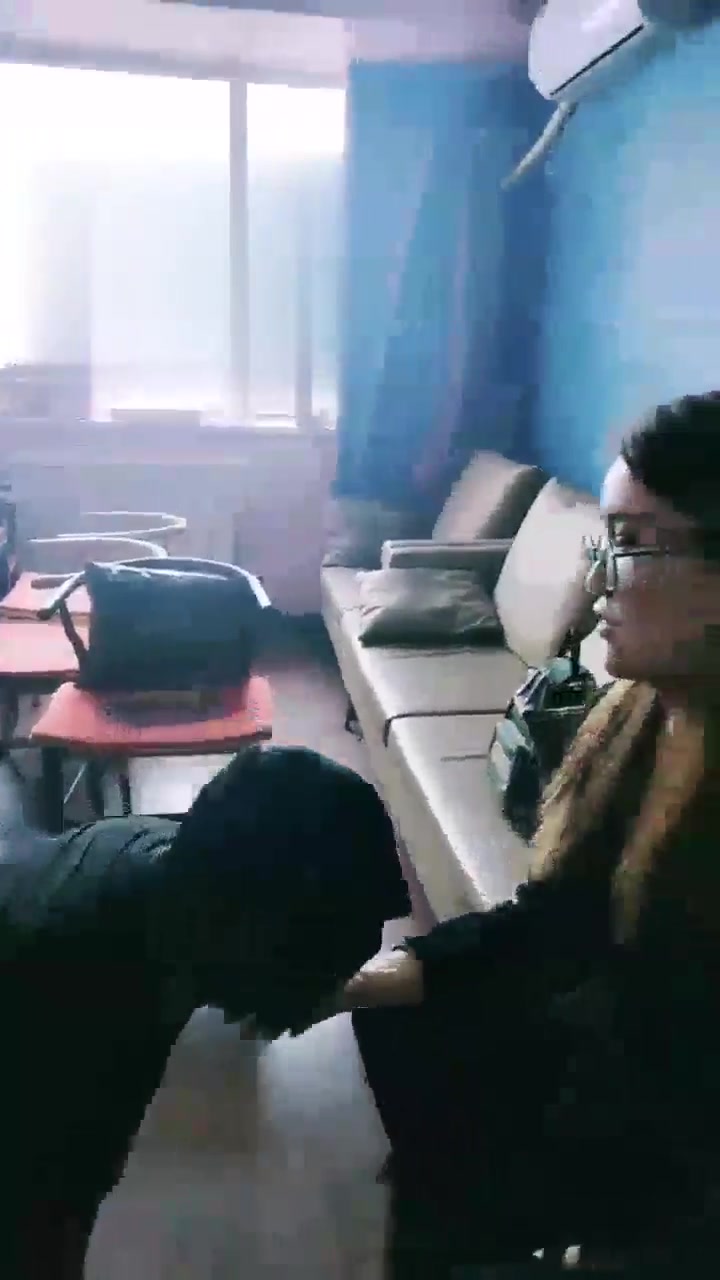 褒姒小主 办公室狂虐废物员工