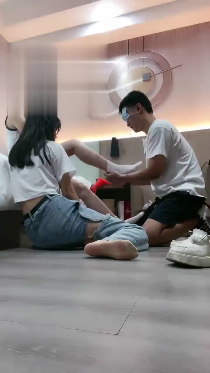 ccyouer 和女奴一起调教狗