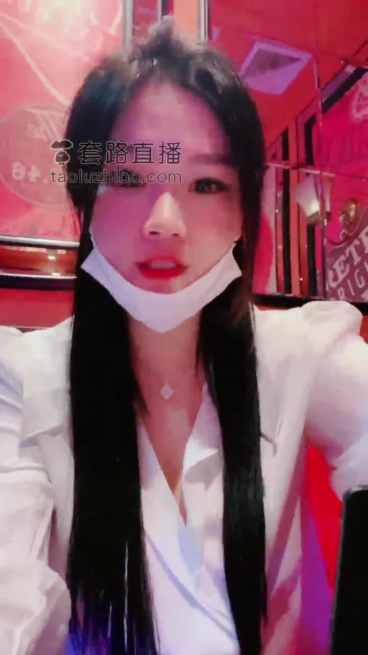 雪琪琪 在KTV里面玩圣水