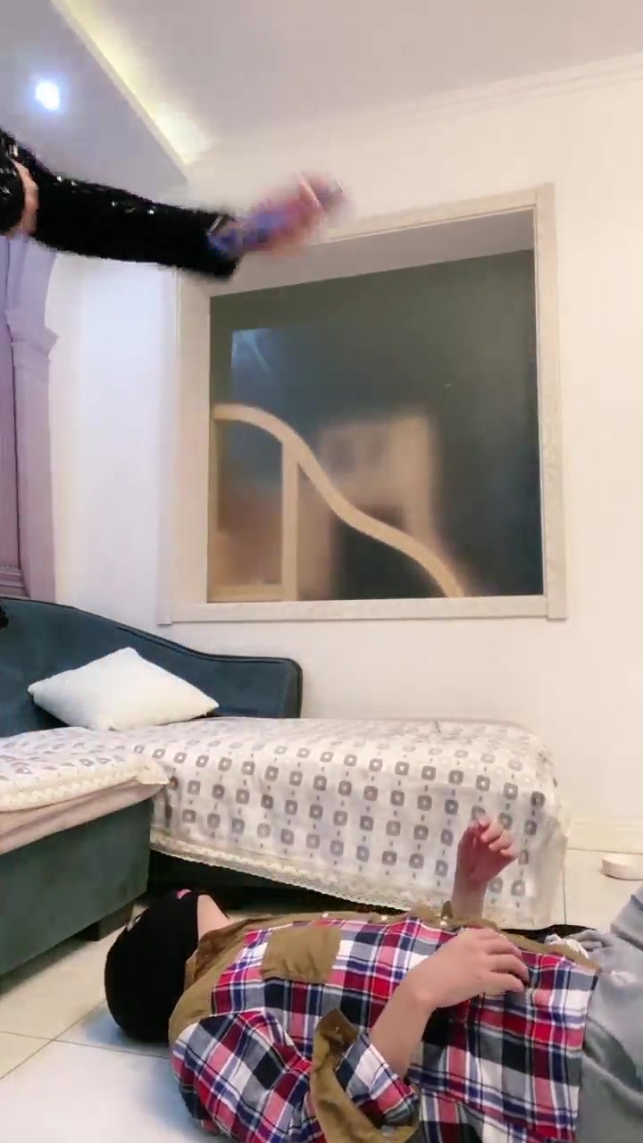 罗宾 刷礼物指挥女王如何玩他