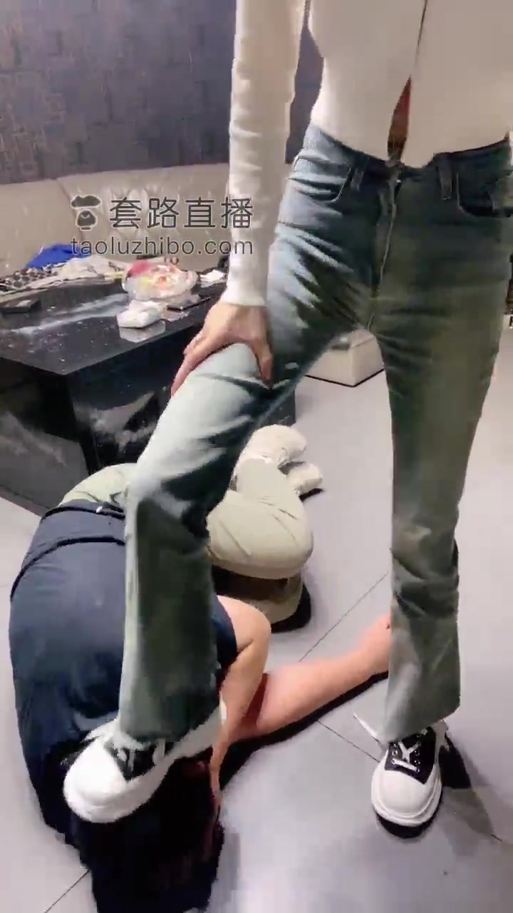 安琪 和素人玩狗