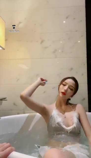 Exclusive Ultra Clear, Bathtub Squirting, Licking Armpit Holy Water and Stepping on JJ, Restoration Edition