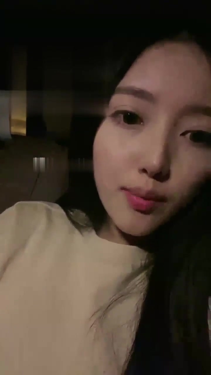 奈奈 停车场里教育贱奴