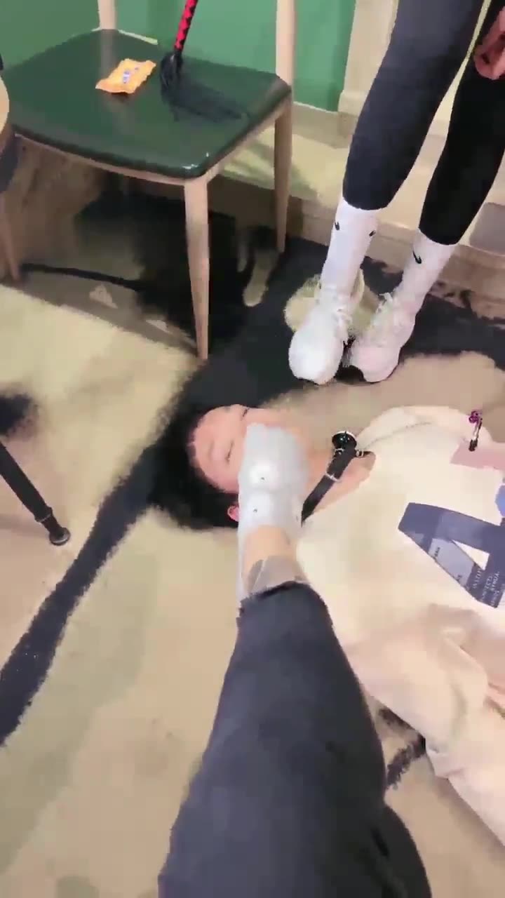 秋秋 04年小奶狗 玩着玩着浑身发抖