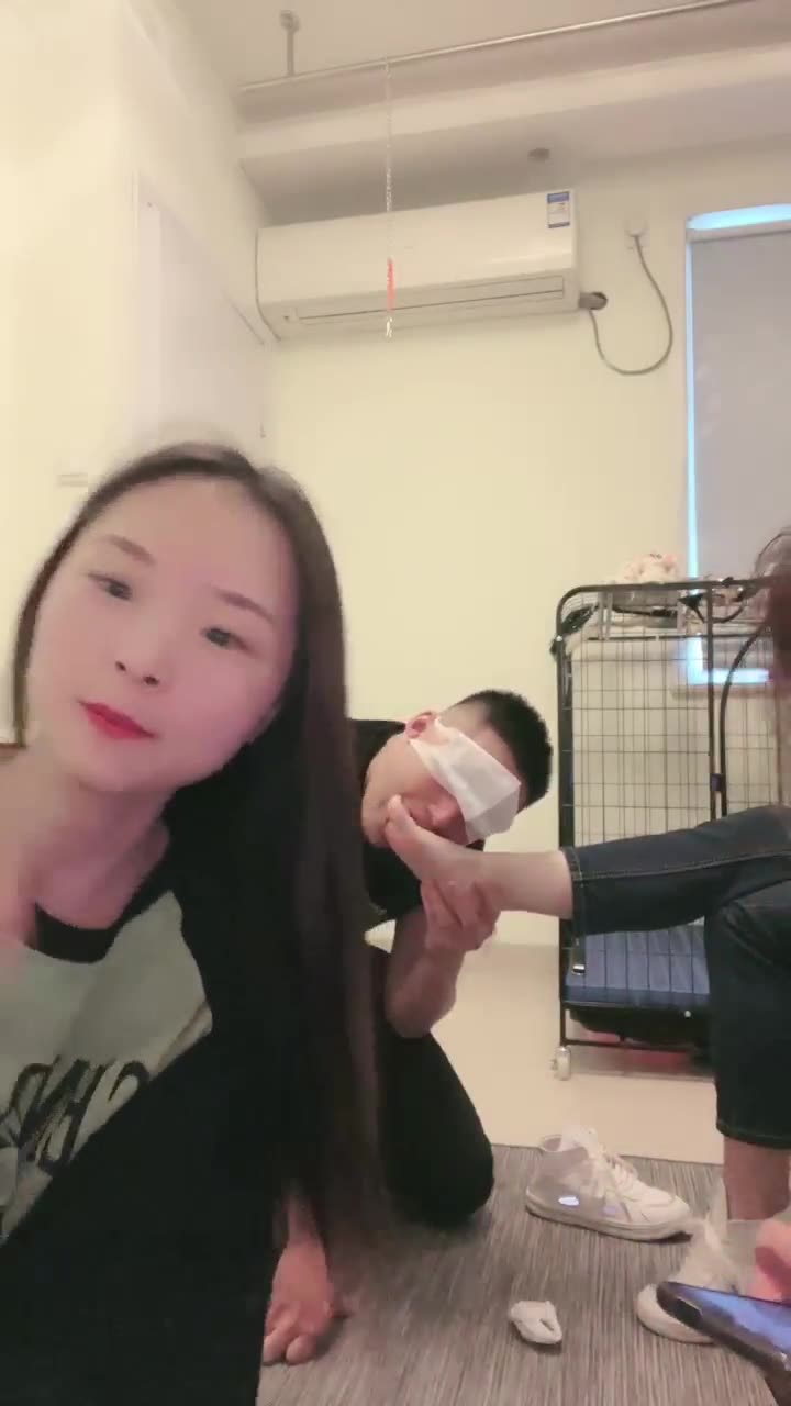 安静大大 舔脚专业户