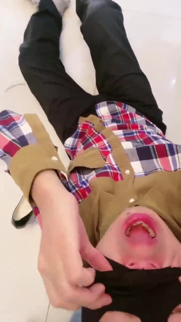 罗宾 调教老头 他孩子在屋里睡觉 刺激