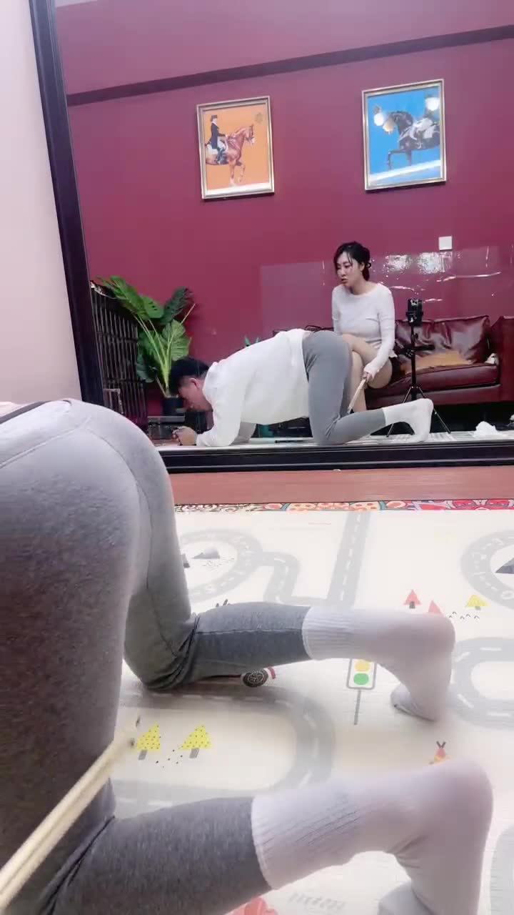 小祖宗 第一次入圈接受女主人的调教