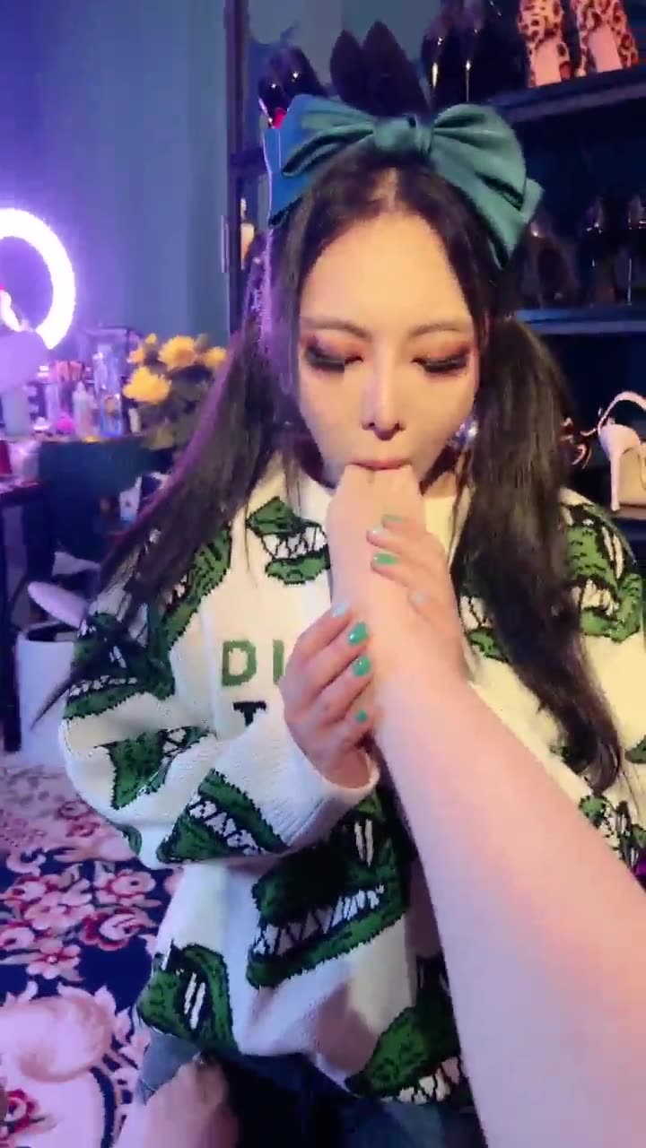 三三 你的女神我的奴