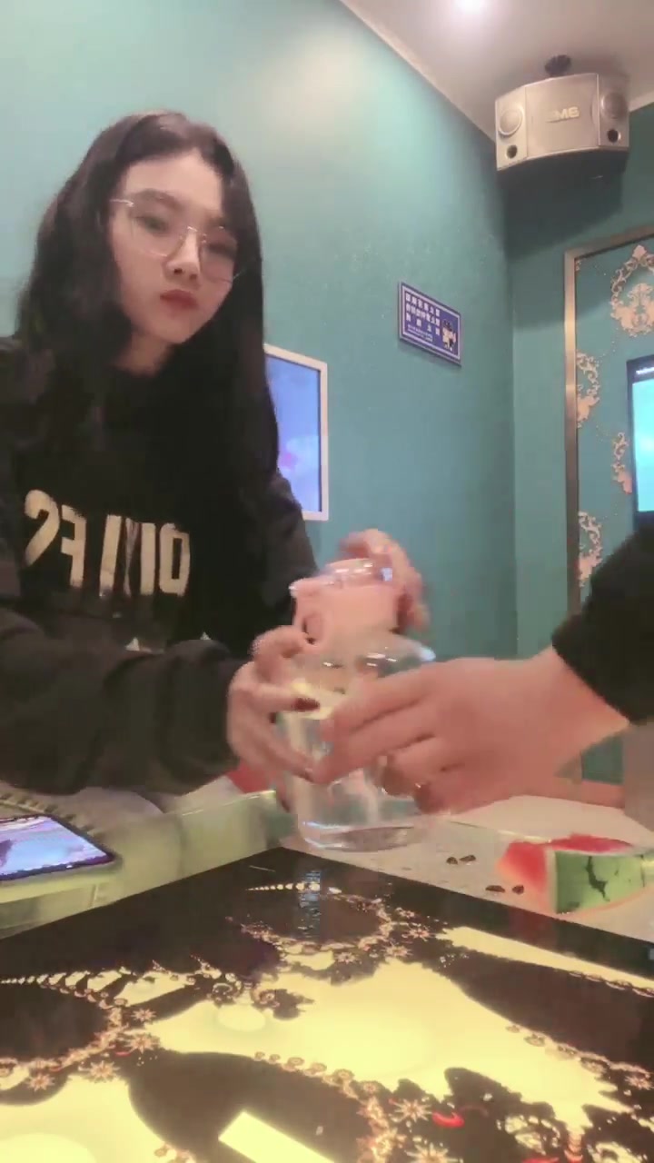 初见 户外调教 歌厅里玩奴