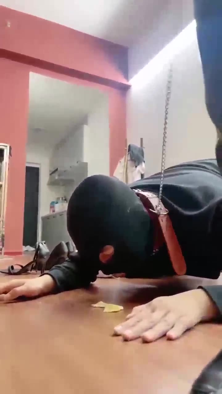 小祖宗 强迫狗奴舔各种脏鞋